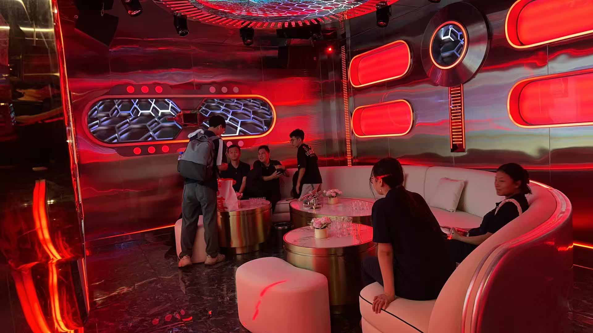 米兰全站app下载官网科技公司员工齐聚光明区蠄蜍石，开启活力爬山之旅暨团建活动(图6)