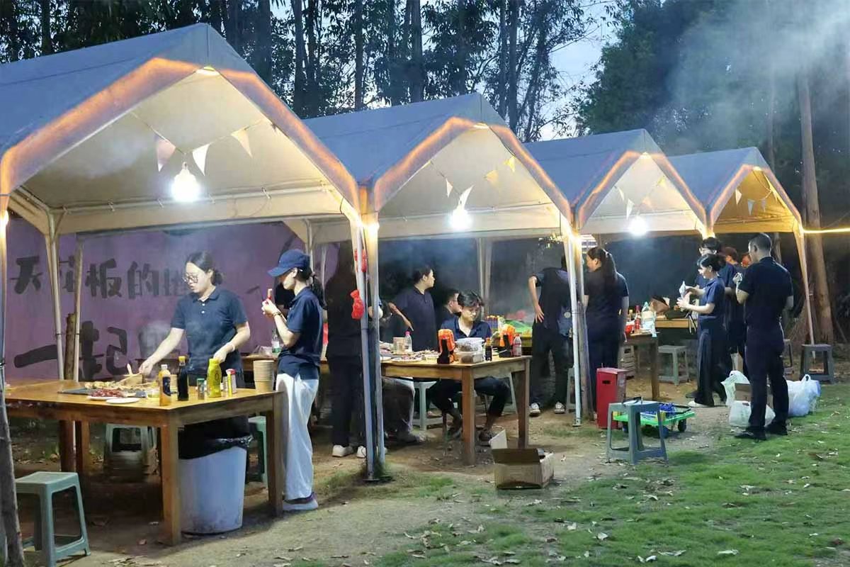 米兰全站app下载官网欢乐田园团建:烧烤飘香间,共筑团队情(图4)